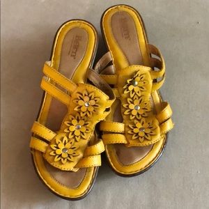 Born sandals